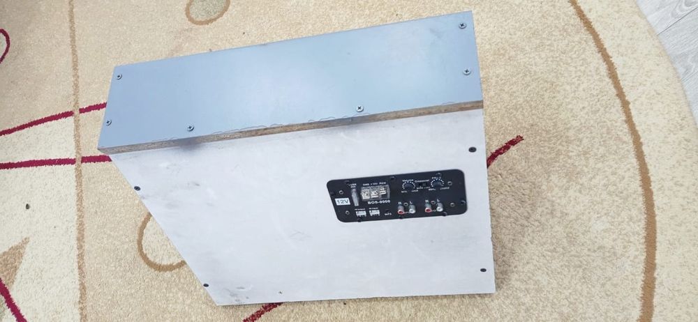 Продам сабуфер в машину