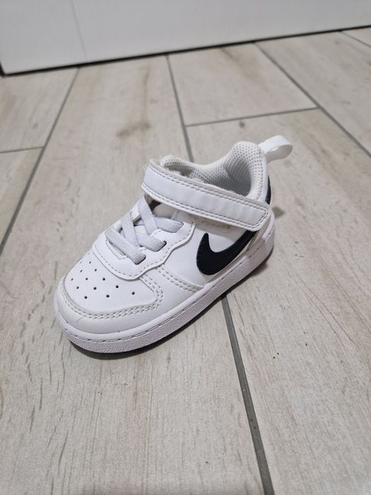 Adidadi și sandale nike mărimea 22 aproape noi