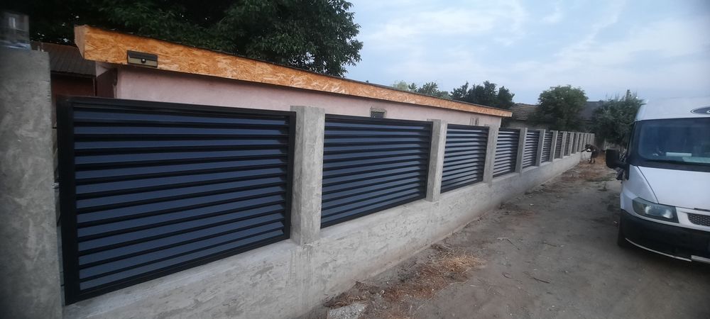 Porti Metalice si  Panouri de Gard