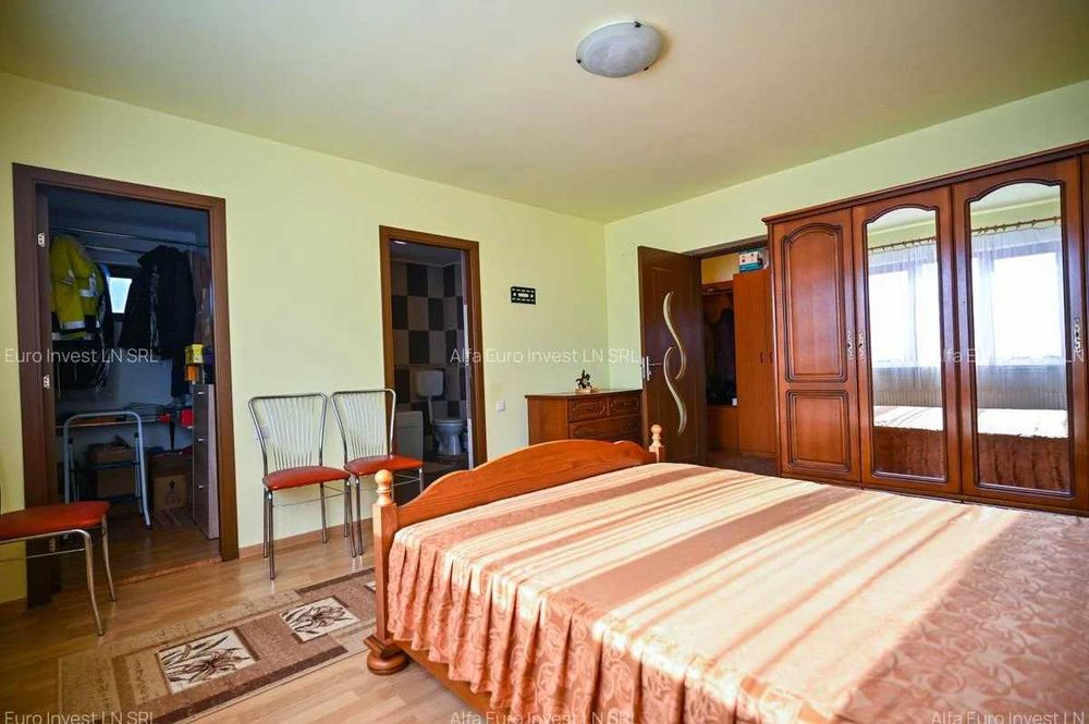 Proprietar casa  198 mp +teren 650 mp,5 camere,4 bai,garaj,Sanpetru