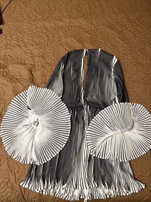 Рокля S-M плисирана в черно и бяло