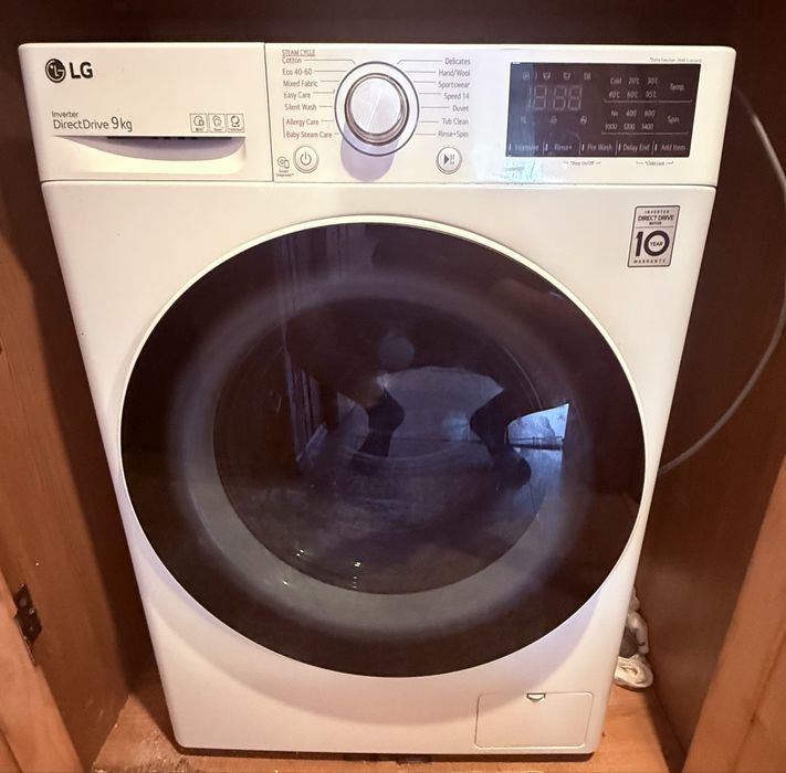 ⸻  Mobilă living modernă – design elegant și spațioasă