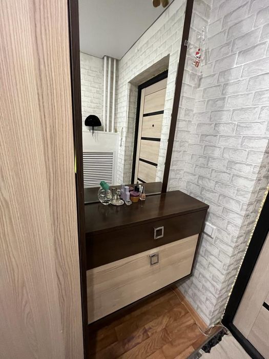 Продам шкаф в прихожую