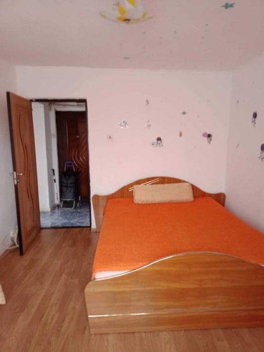 De vanzare apartament 3 camere micro 9