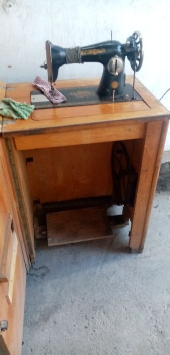 Продаётся швейная машинка