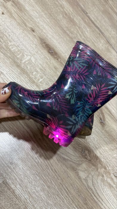 Светещи гумени ботуши за момиче 23 номер