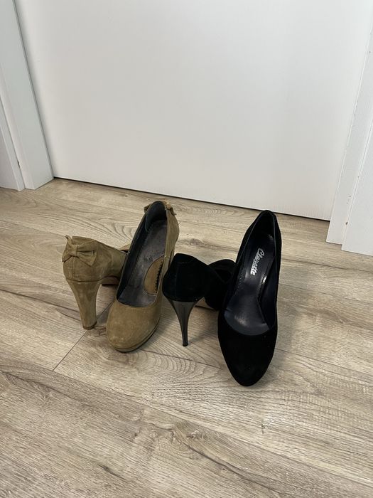 Vand pantofi cu toc de ocazie