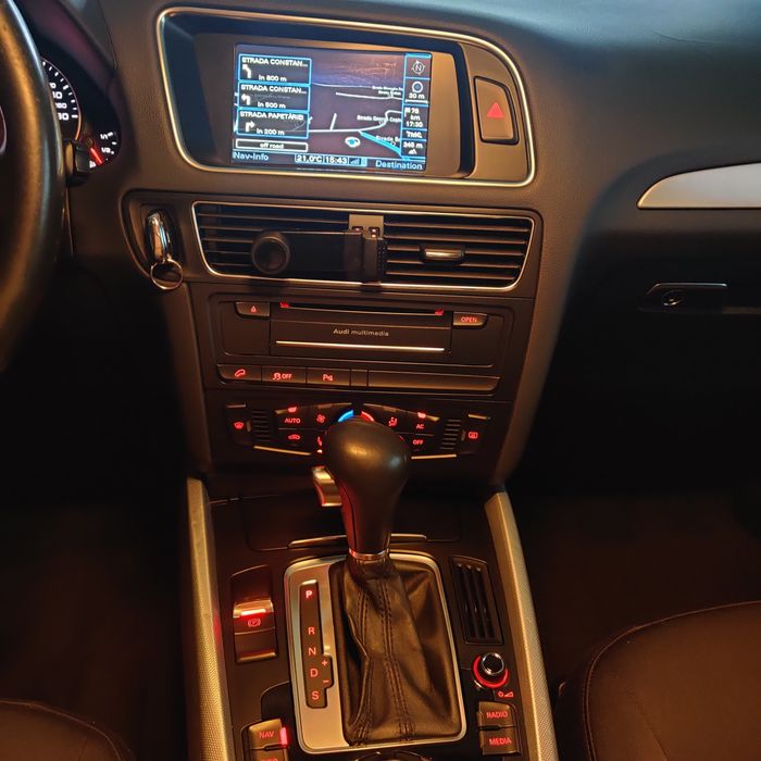 Vând Q5 quatro 2010