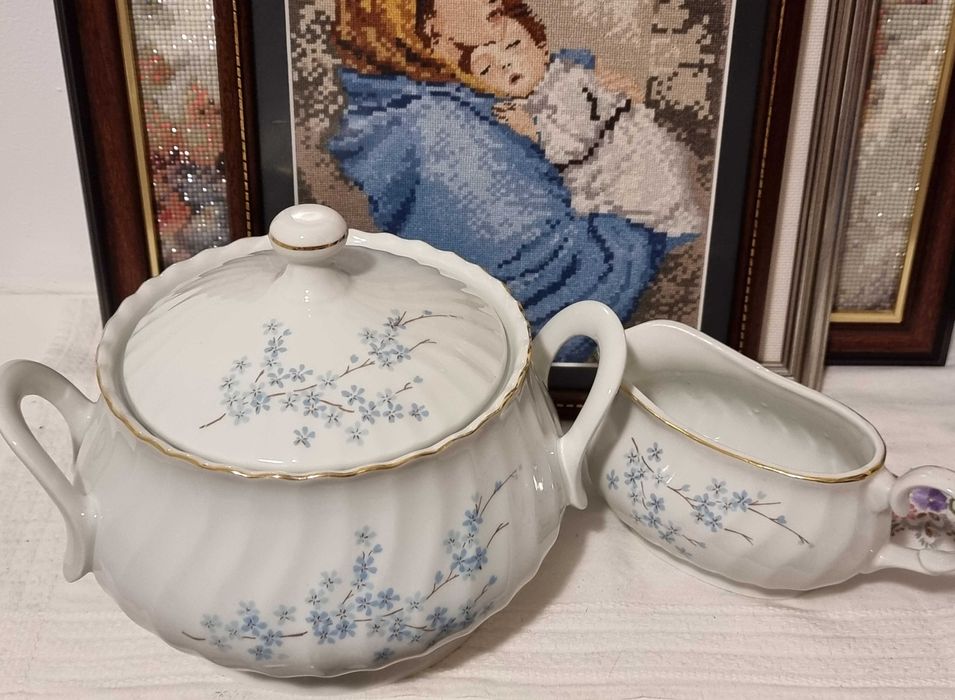 Порцеланов супник и сосиера Китка