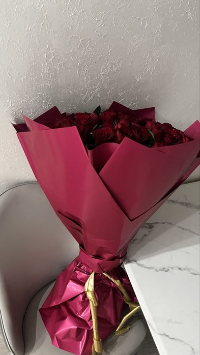Красные розы свежие