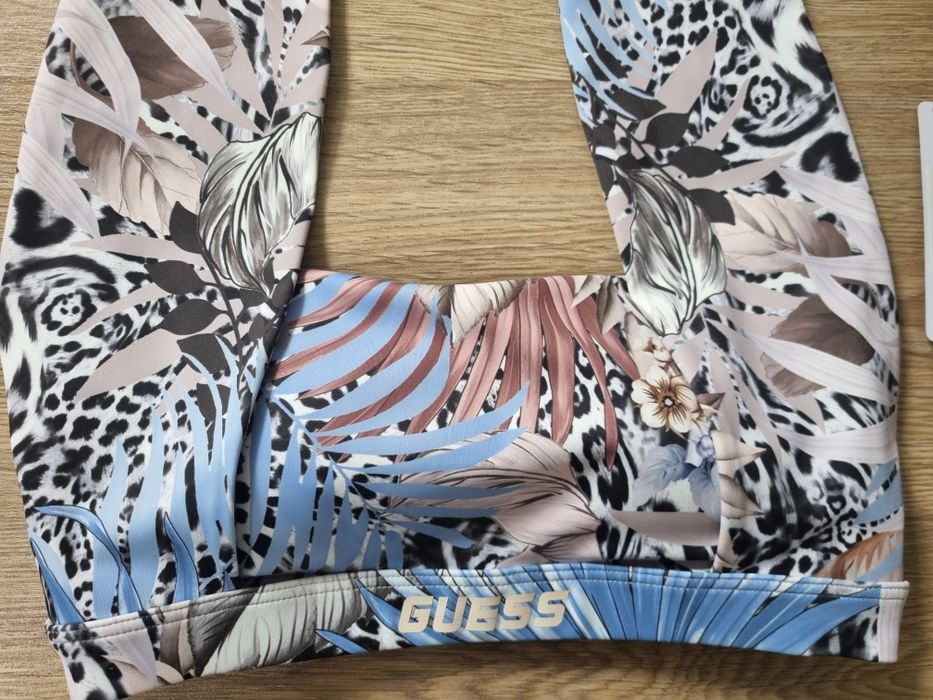 Чисто нов оригинален бански на Guess