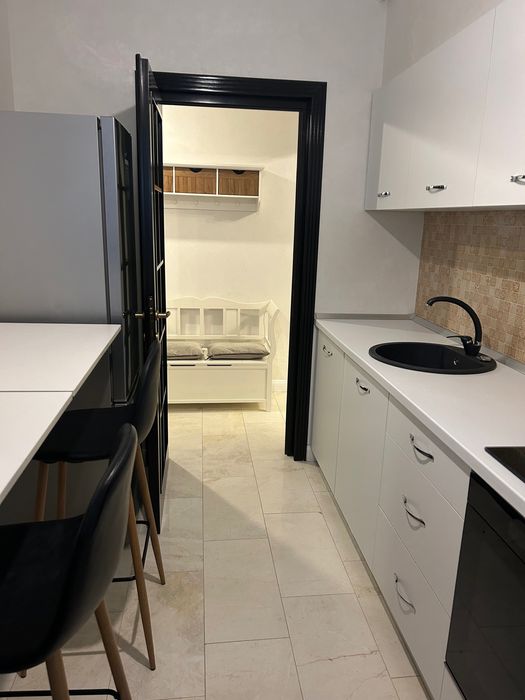 Închiriez apartament 2 camere (loc parcare inclus) Royal Town - Iasi