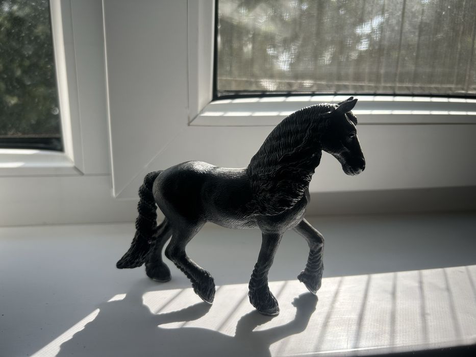 лошадь Schleich, фризская