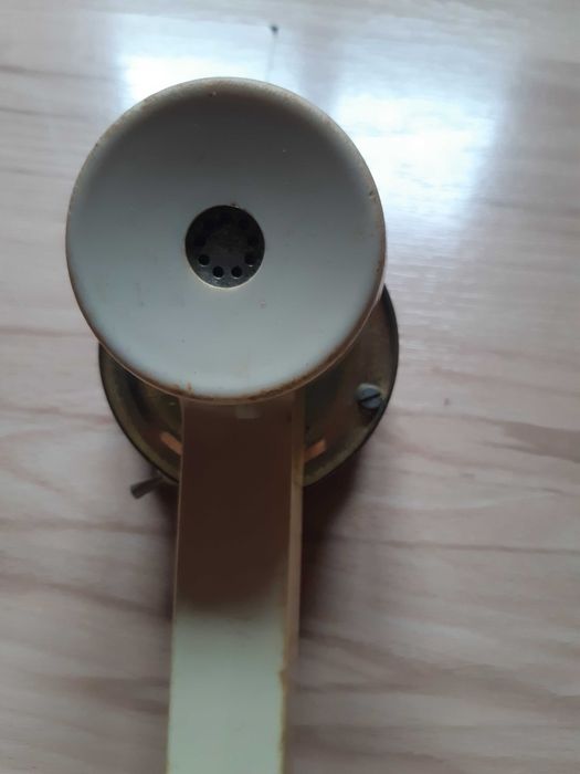 Телефон с шайба и крачета (тип крокодилчета) за захващане от АТЦ