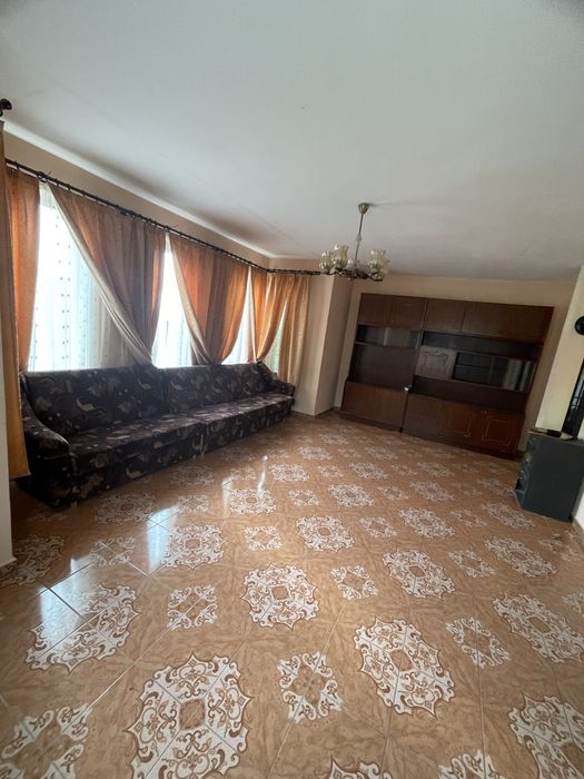 Casă cu etaj și teren generos