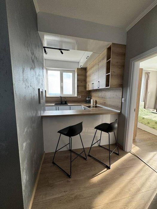 Дава се под наем Тристаен апартамент в Бургас, Славейков - 134 кв.м за 1530 € - Снимка #2