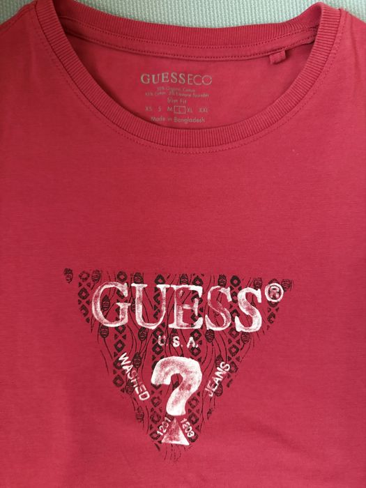 Оригинална тениска на Guess L размер