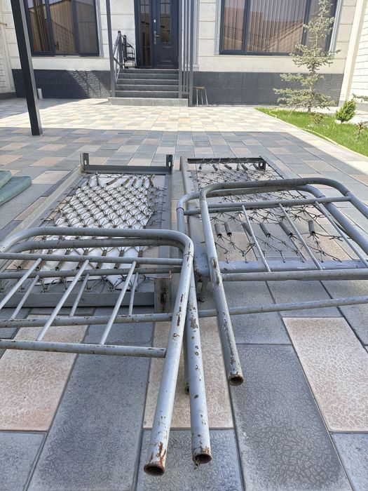 Железная кровать