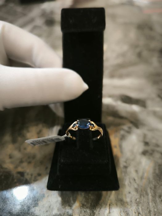 Золотое красивое кольцо