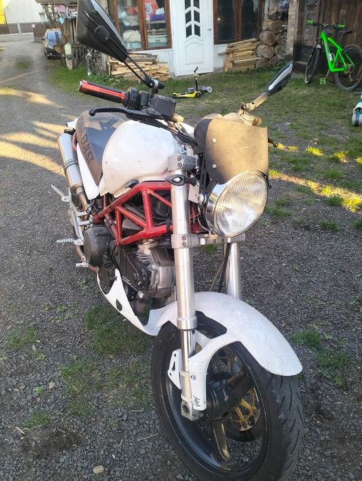 Vând Ducati monster 600 din 2001