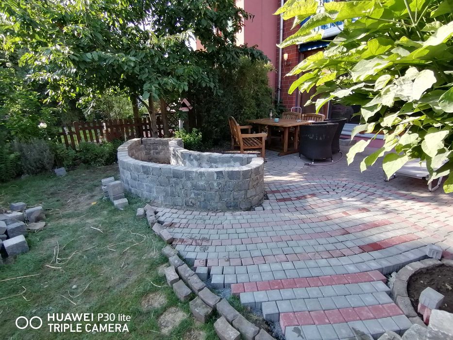 Услуги с Мини Багер и Самосвал ,Редене на павета ,Изкопи и Извозване