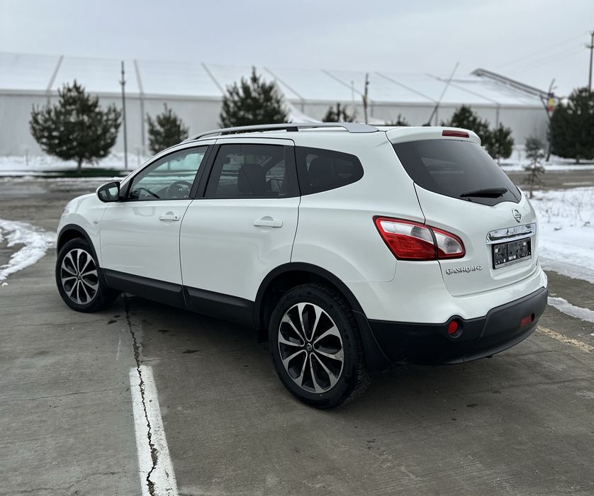 Nissan Qashqai 7 locuri panoramic.