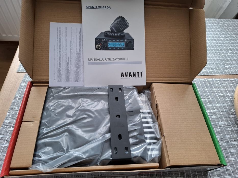 Statie radio/ CB /Camion/AVANTI GUARDA Model nou !!! Antena inclusa!!!