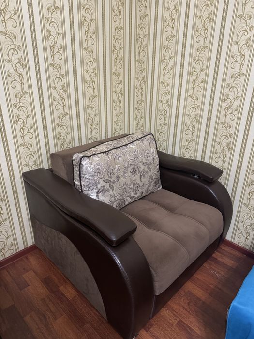 Продам диван в хорошем состояние