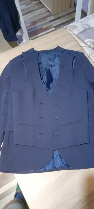 Детски костюм 134 размер тъмно син