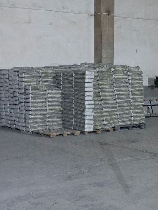 качествиные кафелный и для блоков и фасадные клейи от 23000 до 35000