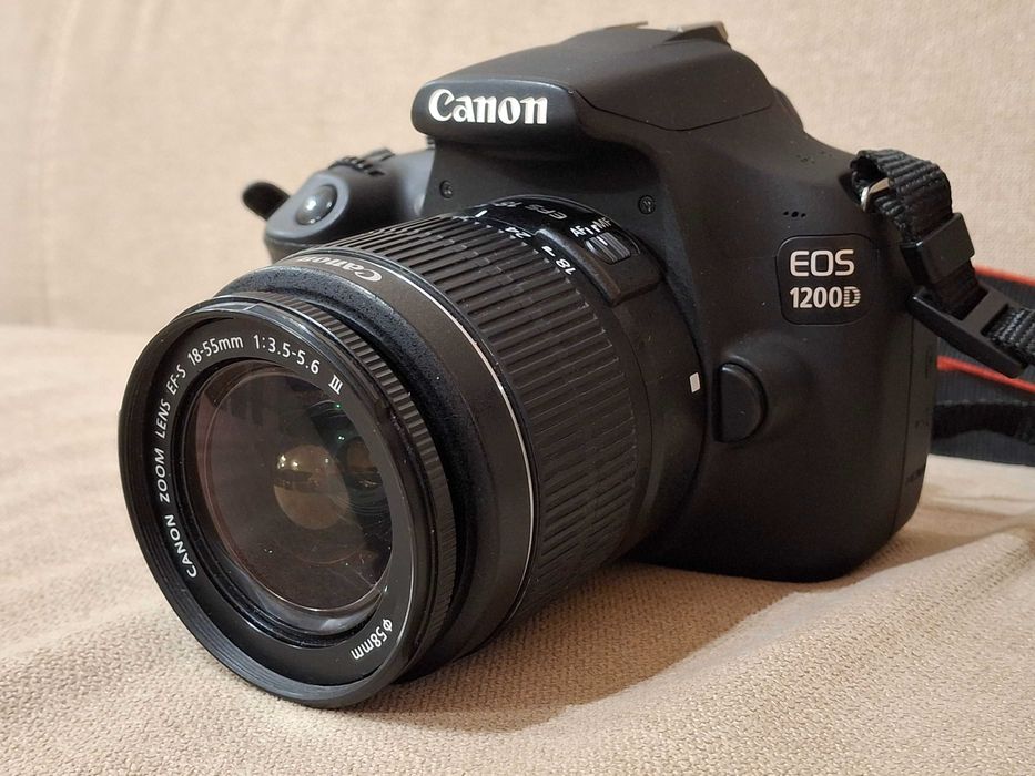Фотоапарат Canon EOS 1200D