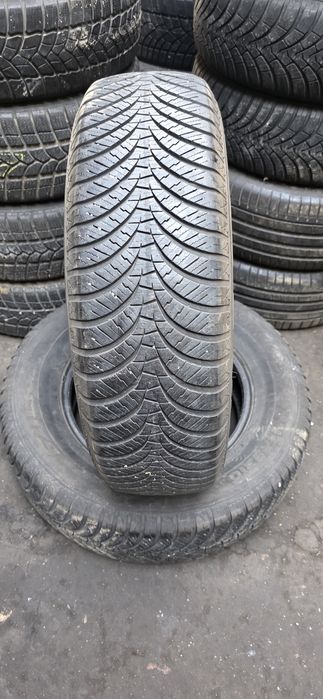 Гуми 2бр 215/70/16 - 1бр  - 35 евро