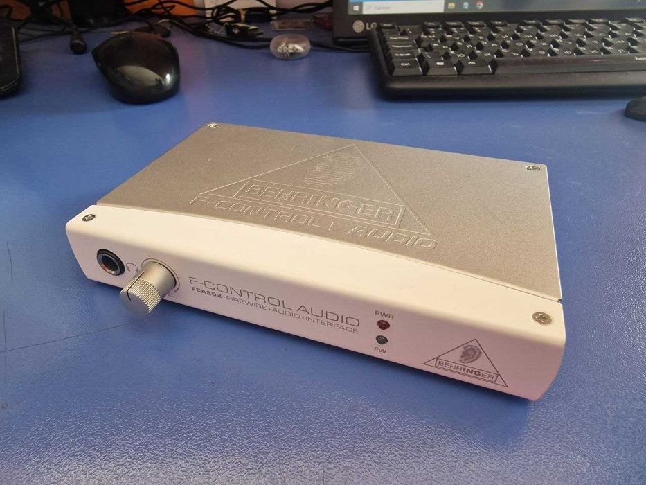 аудио интерфейс BEHRINGER FCA202