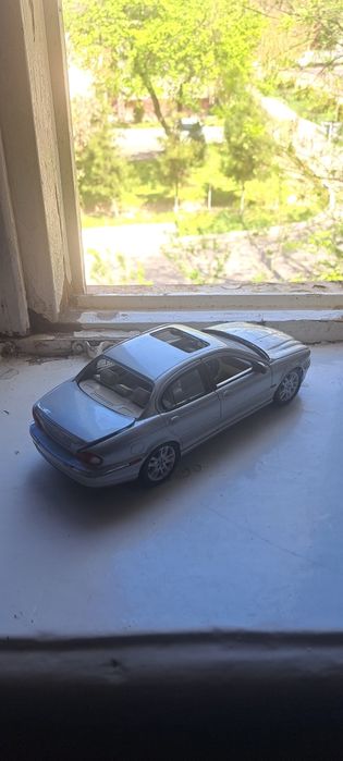 Продаётсья машина модель железная