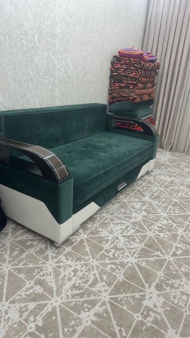 Диван продам.