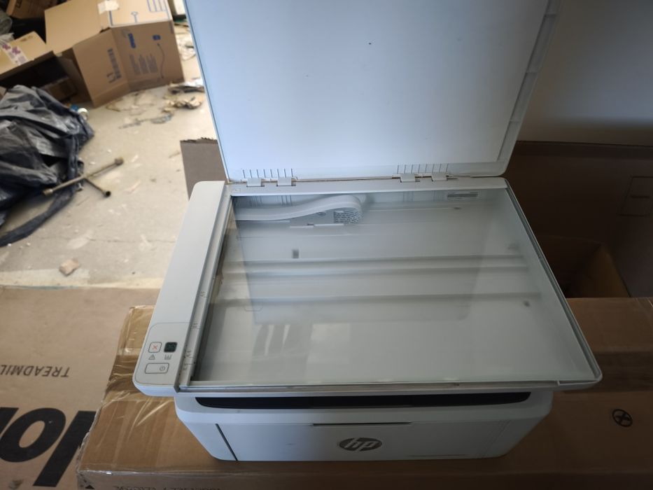 Vând imprimanta HP LaserJet MFP PRO M28a STRICATA PARTIAL
