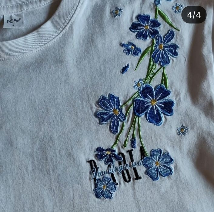 Тениска с бродирани цветя