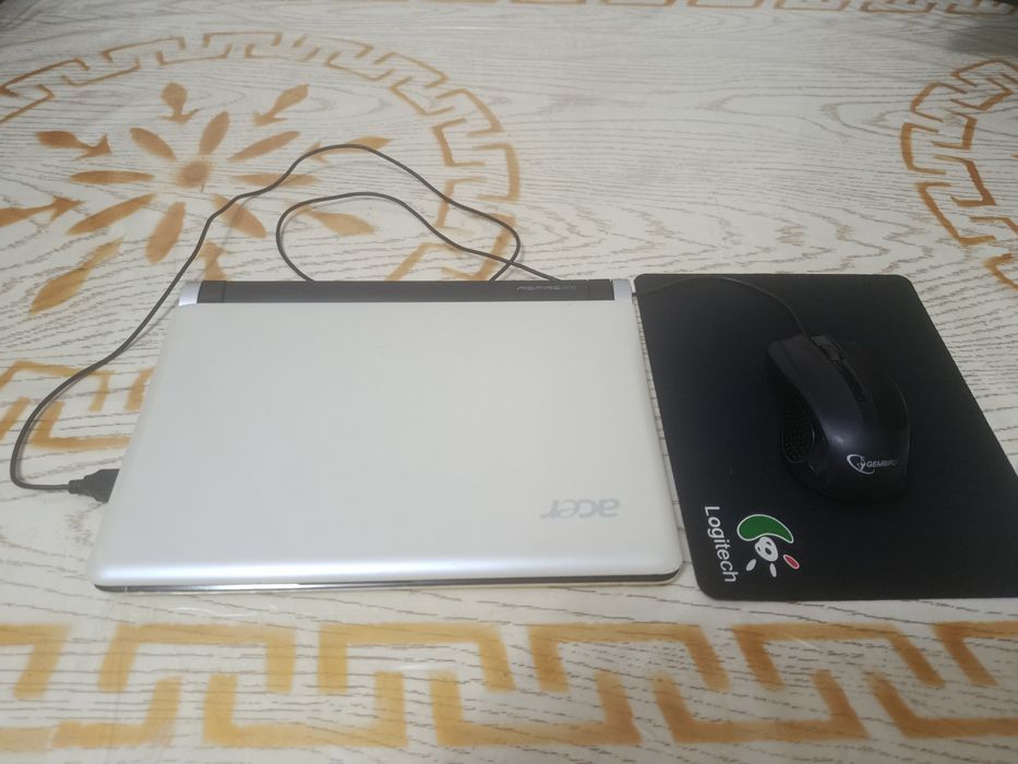 Netbuk Acer. Arzon sotiladi