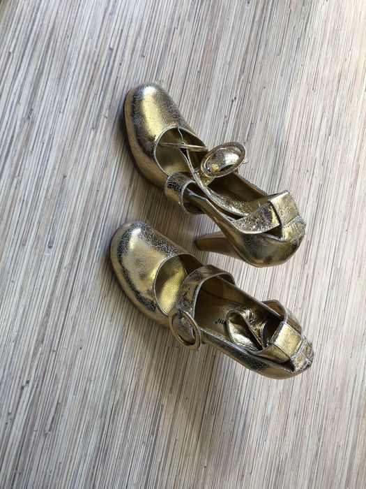 Продам женскую обувь