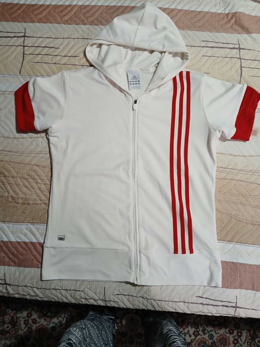 Суитчър на Адидас с къс ръкав