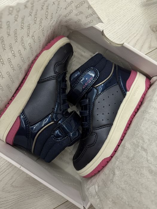 Продам детскую обувь