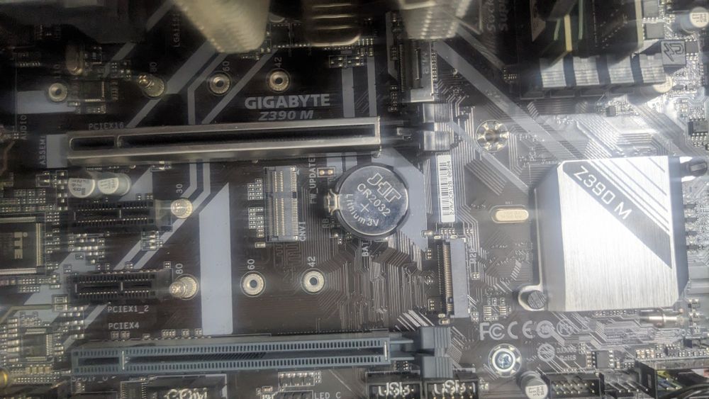 I7 9700f + gigabyte z390 m