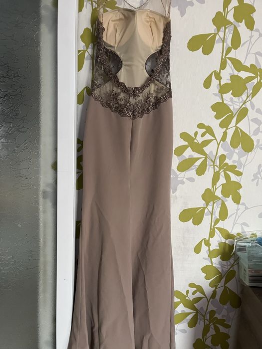 Официална рокля