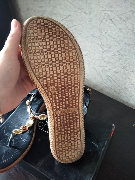 Женские босоножки