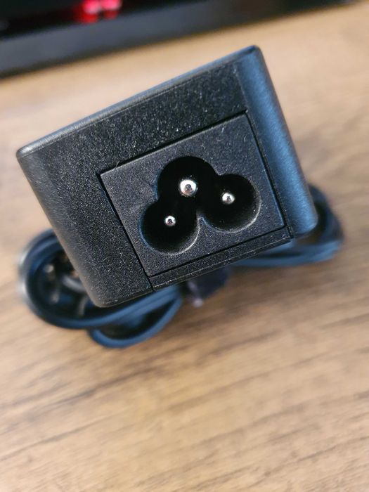 Încărcător original Lenovo 45W, 20V 2.2A. Mufă galbenă dreptunghiulară