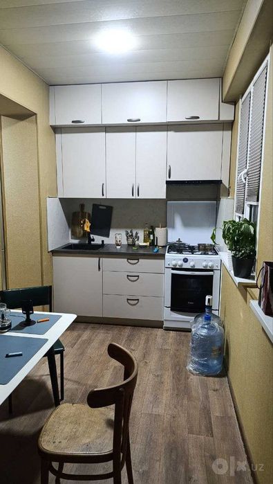 Дубовая 3/4/4 кирпич 70кв балкон 2*6 Кадышева м.Дустлик