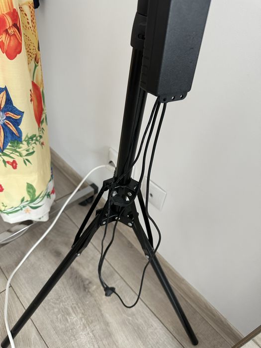 Ringlight aproape nou, cu husa inclusa, lumina, calda neutra si rece