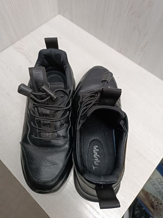 Продам туфли на мальчика