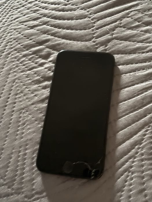Продаю iPhone SE 2020, 64 ГБ, чёрный.