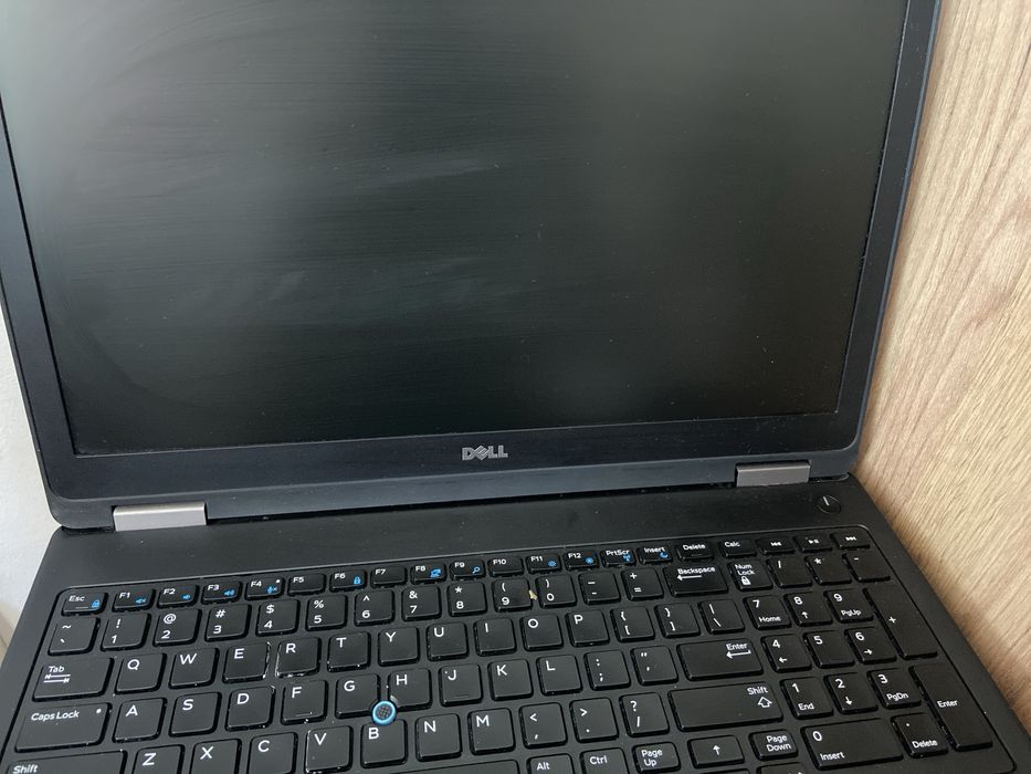 Laprop DELL +HDD extern 4TB 100% Health - i5 6200, SSD 500gb samsung - 8gb ram